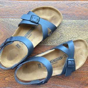 Birkenstock Bali sandals. Black 38 regular width. Excellent preowned condition.